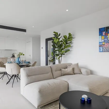 Vivi Homes - Coral With Sea Views & Pool Apartment *