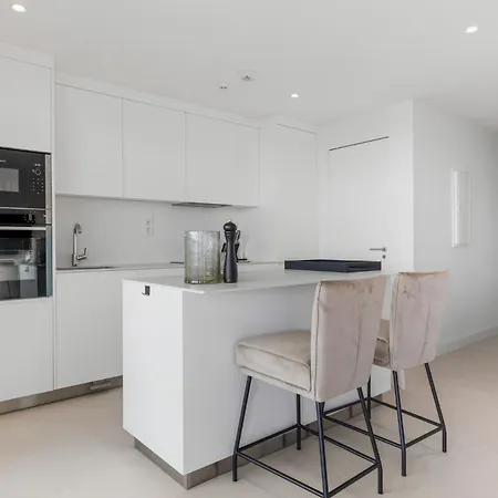 Vivi Homes - Coral With Sea Views & Pool Apartment