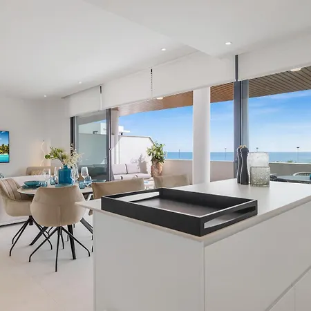 Vivi Homes - Coral With Sea Views & Pool Apartment